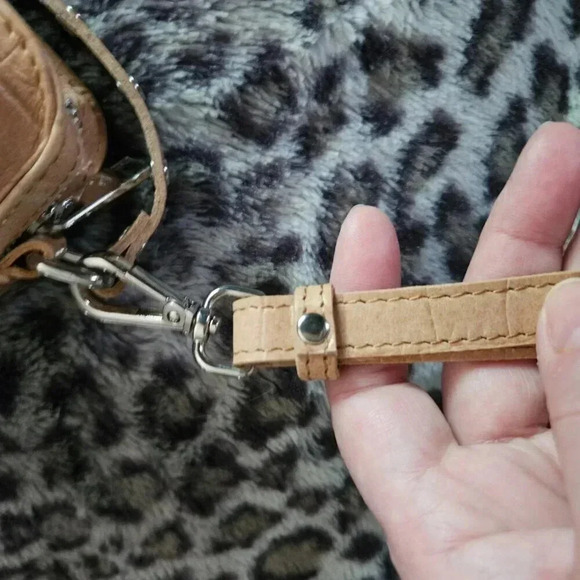 Núnoo | Helena Croc-Embossed  Beige Leather Handbag - Picture 12 of 13